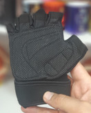 دستکش بدنسازی با کف ضد ضربه و لغزش