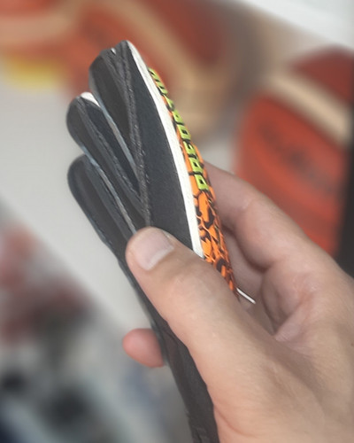 دستکش دروازه بانی فوتبال ارگونومیک با آتل تقویت انگشتان