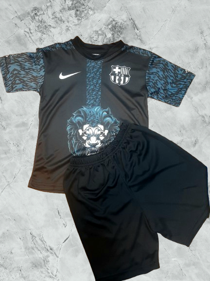 پیراهن و شورت بارسلونا، طرح شیر و اژدها، فول کالر، فلامنت سوزنی A+، چاپ سابلیمیشن