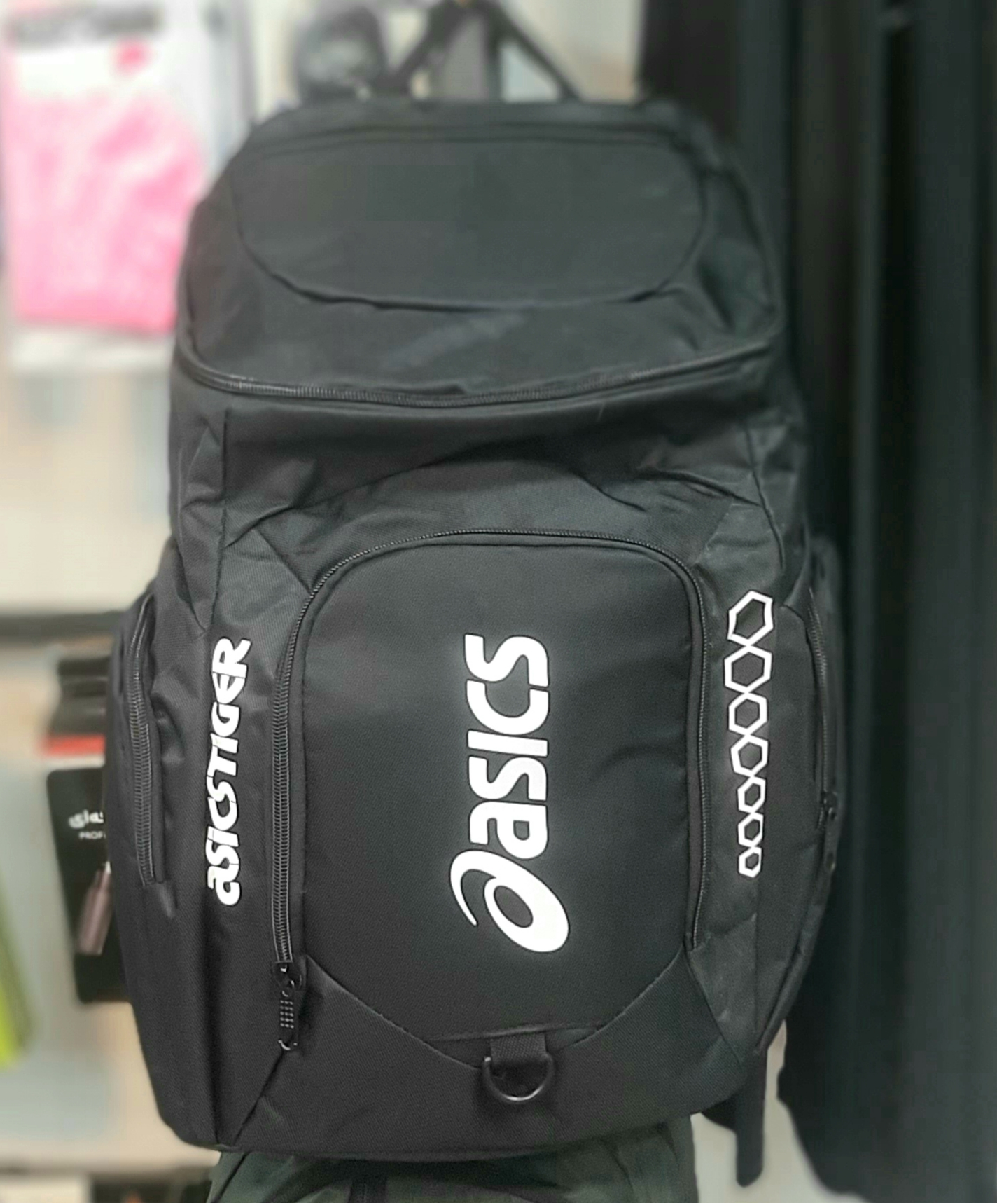 کوله پشتی کلاهدار آسیکس (ASICS)، دارای جا کفشی اختصاصی، زیپ با کیفیت