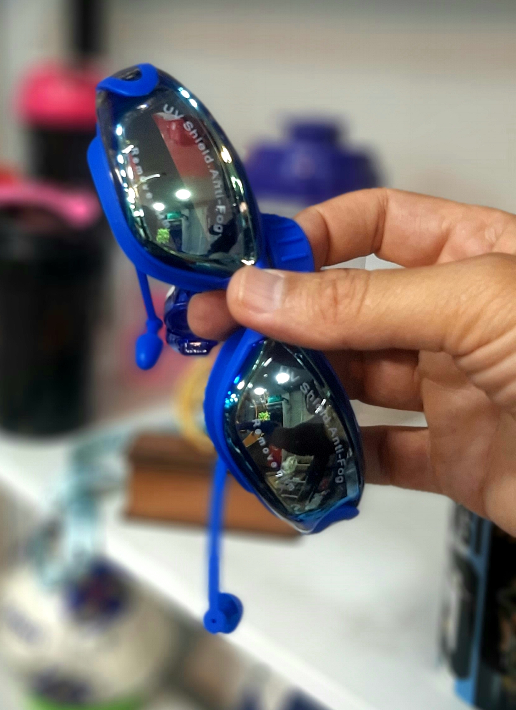 عینک شنا، حرفه‌ای، اسپیدو (Speedo)، ضد UV و بخار
